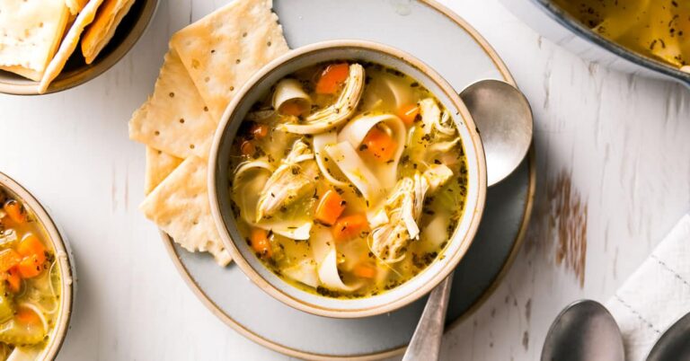 Sopa de pollo con fideos sin gluten » Estufa, olla instantánea, olla de cocción lenta